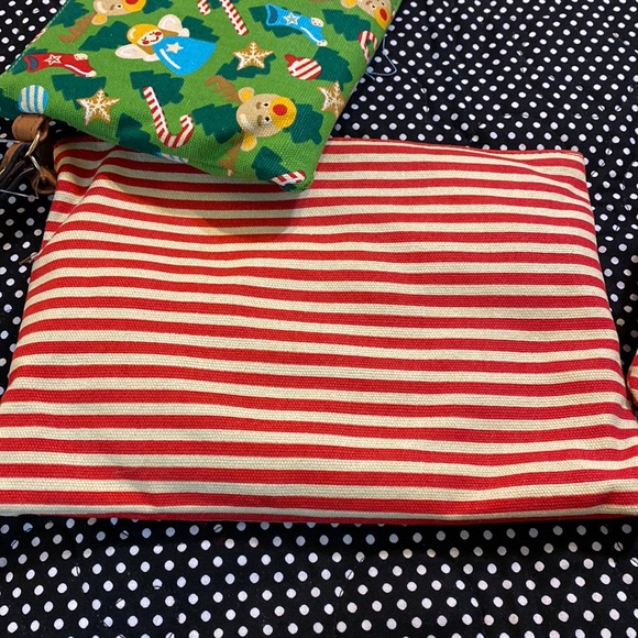 Set of two! Super cute canvas Holiday themed bags. I am offering two set… - Picture 4 of 8